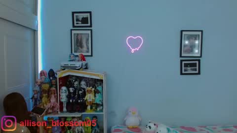 Snapshot of allisonblossom chatting on 02.26.25 online show from 02.26.25