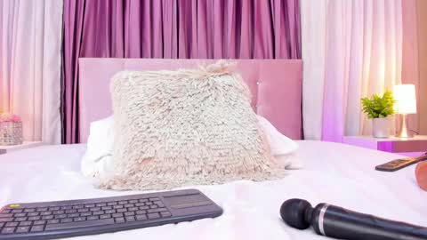 Snapshot of allisonn_bell chatting on 12.28.24 Allison online show from 12.28.24