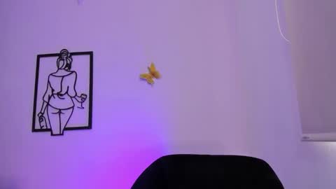 Snapshot of allisonn_bell chatting on 10.08.25 Allison online show from 10.08.25