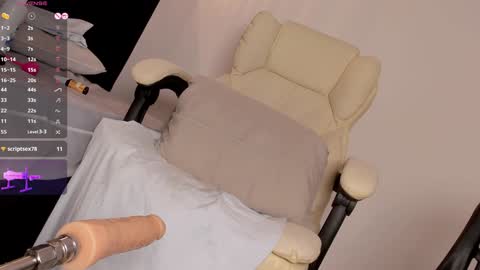 Snapshot of allisonroberts_ chatting on 02.07.25 Alli online show from 02.07.25