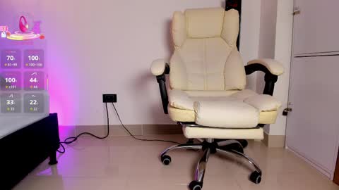 Snapshot of allisonroberts_ chatting on 10.06.25 Alli online show from 10.06.25