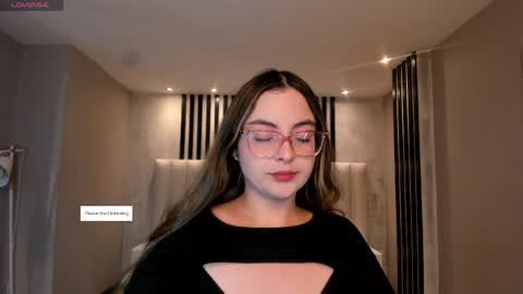 Snapshot of allisonrogersx chatting on 05.19.26 Allison Rogers online show from 05.19.26