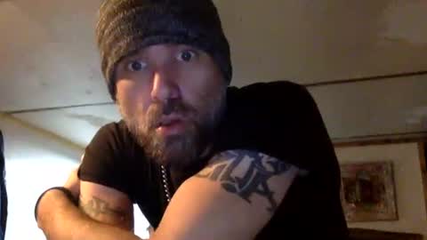 Snapshot of allitrunnin chatting on 11.28.25 allitrunnin online show from 11.28.25