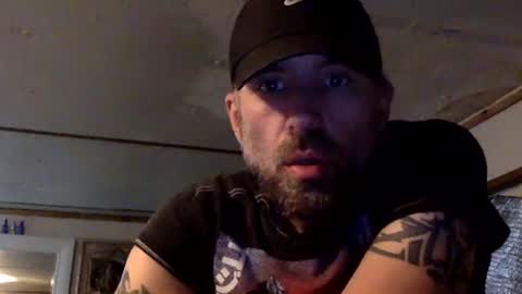 Snapshot of allitrunnin chatting on 12.01.25 allitrunnin online show from 12.01.25