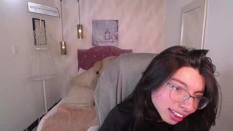 Snapshot of alllyson_ chatting on 10.07.25 alison online show from 10.07.25