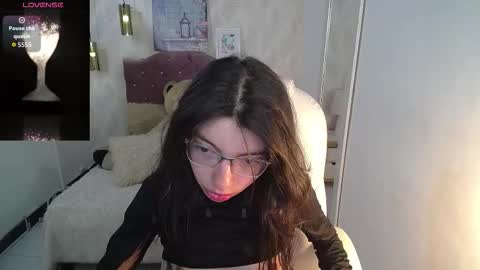 Snapshot of alllyson_ chatting on 11.10.25 alison online show from 11.10.25