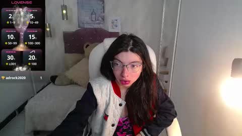 Snapshot of alllyson_ chatting on 11.12.25 alison online show from 11.12.25