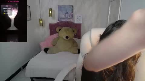 Snapshot of alllyson_ chatting on 11.24.25 alison online show from 11.24.25