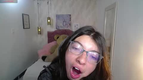 Snapshot of alllyson_ chatting on 11.25.25 alison online show from 11.25.25