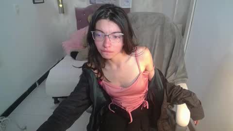 Snapshot of alllyson_ chatting on 11.26.25 alison online show from 11.26.25