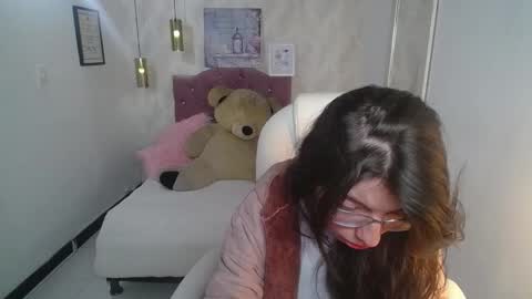 Snapshot of alllyson_ chatting on 11.27.25 alison online show from 11.27.25