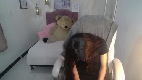 Snapshot of alllyson_ chatting on 11.28.25 alison online show from 11.28.25