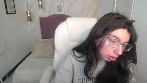 Snapshot of alllyson_ chatting on 12.19.25 alison online show from 12.19.25