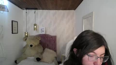 Snapshot of alllyson_ chatting on 12.20.25 alison online show from 12.20.25