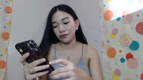 Snapshot of allurewithluna chatting on 04.11.26 Luna online show from 04.11.26