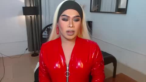 Snapshot of alluringemerald chatting on 02.02.26 EMERALD online show from 02.02.26