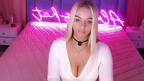 AlwaysHot online show from 03.15.26