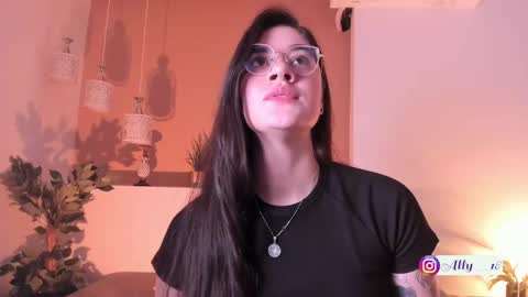 Snapshot of ally_addams chatting on 09.22.25 Ally online show from 09.22.25