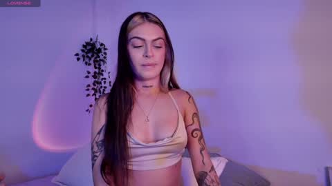 Snapshot of ally_clark chatting on 12.22.24 ally_clark online show from 12.22.24