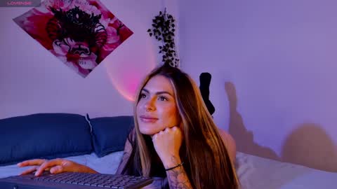 Snapshot of ally_clark chatting on 01.12.25 ally_clark online show from 01.12.25