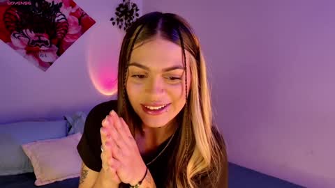 Snapshot of ally_clark chatting on 01.21.25 ally_clark online show from 01.21.25