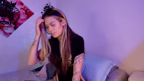 Snapshot of ally_clark chatting on 01.28.25 ally_clark online show from 01.28.25