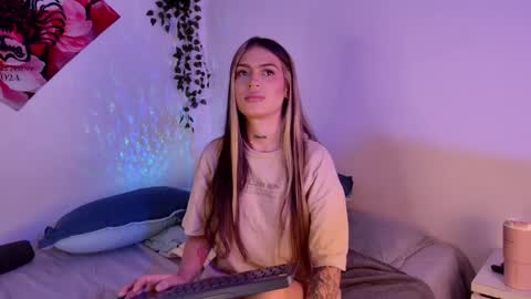 Snapshot of ally_clark chatting on 01.30.25 ally_clark online show from 01.30.25