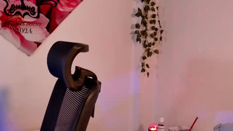 Snapshot of ally_clark chatting on 02.23.25 ally_clark online show from 02.23.25