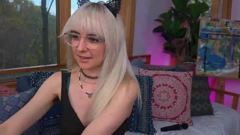 Snapshot of allyelliot chatting on 10.30.25 Ally Elliot online show from 10.30.25