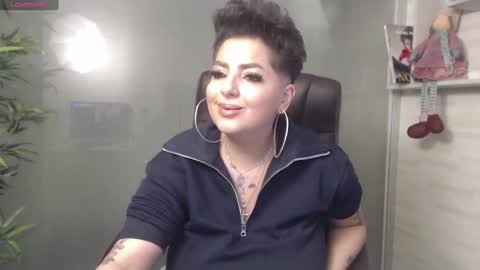 Snapshot of allyiah chatting on 12.12.24 online show from 12.12.24