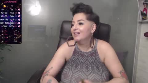 Snapshot of allyiah chatting on 01.05.25 online show from 01.05.25