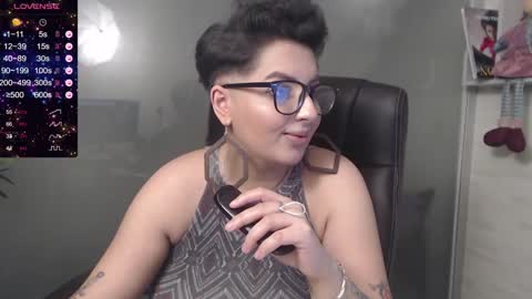 Snapshot of allyiah chatting on 01.06.25 online show from 01.06.25