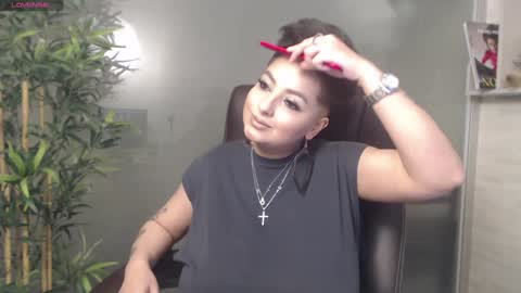 Snapshot of allyiah chatting on 01.10.25 online show from 01.10.25