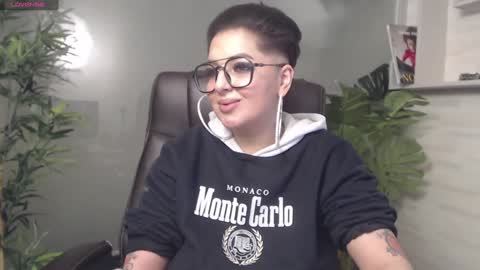 Snapshot of allyiah chatting on 01.12.25 online show from 01.12.25