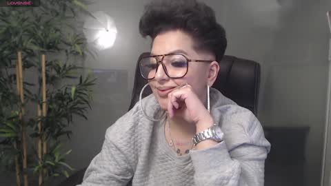 Snapshot of allyiah chatting on 01.12.25 online show from 01.12.25
