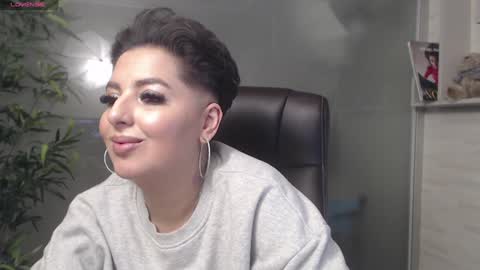 Snapshot of allyiah chatting on 01.16.25 online show from 01.16.25