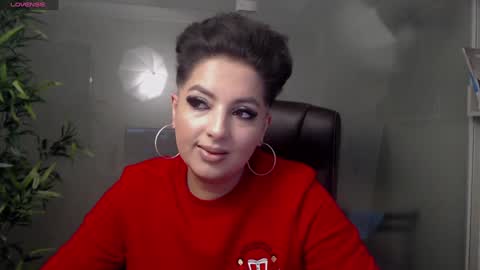 Snapshot of allyiah chatting on 01.18.25 online show from 01.18.25