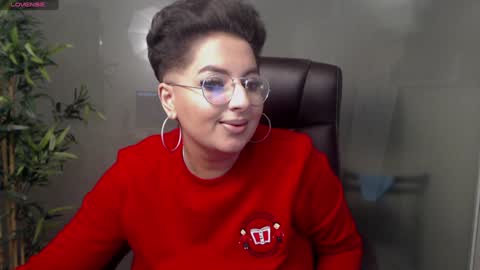 Snapshot of allyiah chatting on 01.19.25 online show from 01.19.25