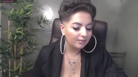 Snapshot of allyiah chatting on 01.20.25 online show from 01.20.25