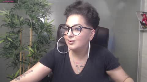 Snapshot of allyiah chatting on 01.22.25 online show from 01.22.25