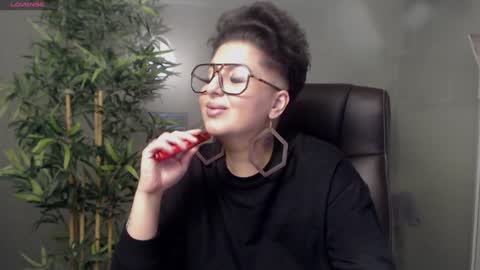 Snapshot of allyiah chatting on 01.25.25 online show from 01.25.25