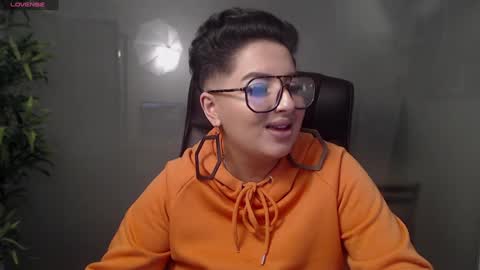 Snapshot of allyiah chatting on 01.27.25 online show from 01.27.25