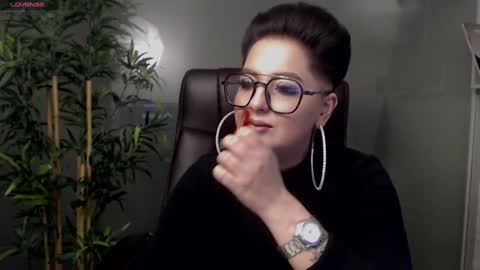 Snapshot of allyiah chatting on 01.29.25 online show from 01.29.25