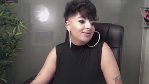Snapshot of allyiah chatting on 02.01.25 online show from 02.01.25