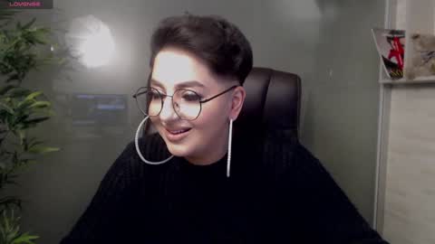 Snapshot of allyiah chatting on 02.01.25 online show from 02.01.25