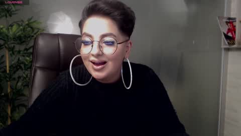 Snapshot of allyiah chatting on 02.02.25 online show from 02.02.25