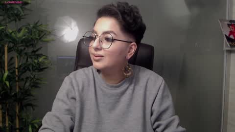 Snapshot of allyiah chatting on 02.02.25 online show from 02.02.25