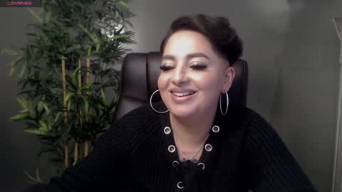 Snapshot of allyiah chatting on 02.05.25 online show from 02.05.25