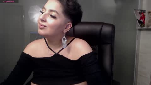 Snapshot of allyiah chatting on 02.07.25 online show from 02.07.25
