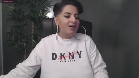 Snapshot of allyiah chatting on 02.09.25 online show from 02.09.25
